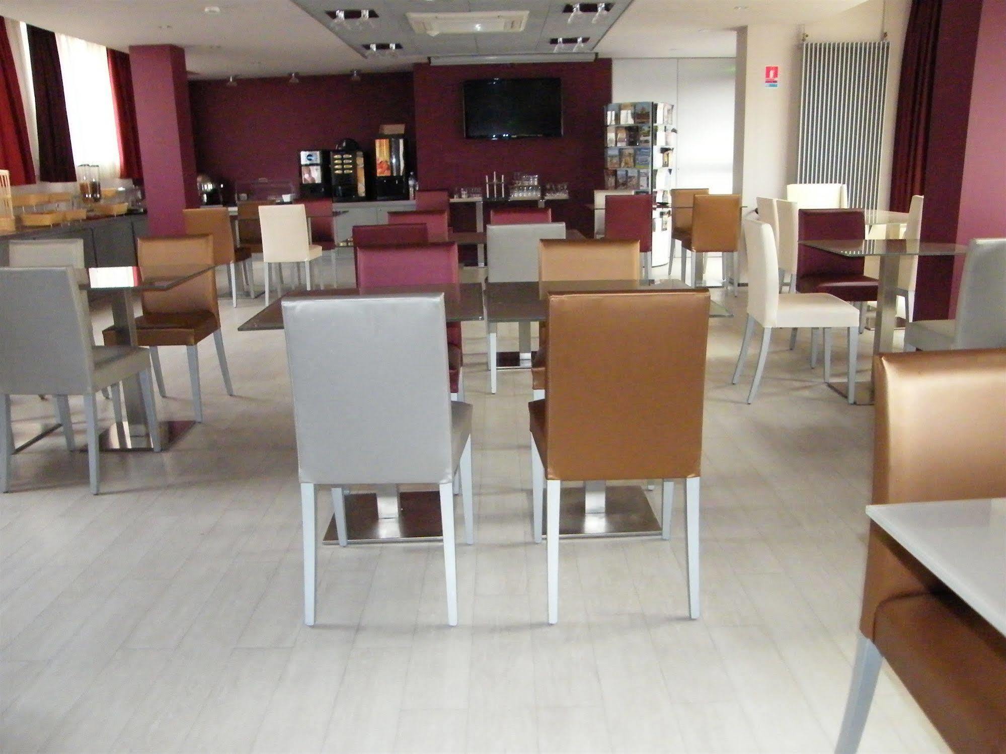 Viré Cit'Hotel Saint-Pierre מראה חיצוני תמונה